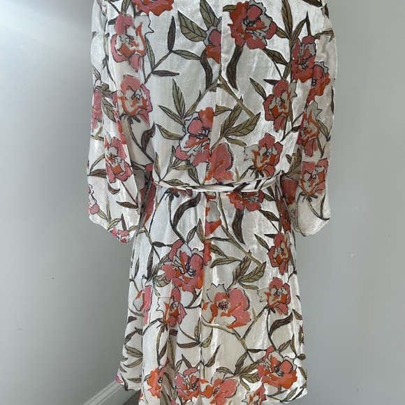 Fabrik Elegant Floral Wrap Dress with flowing sleeves Size L - Picture 6 of 8